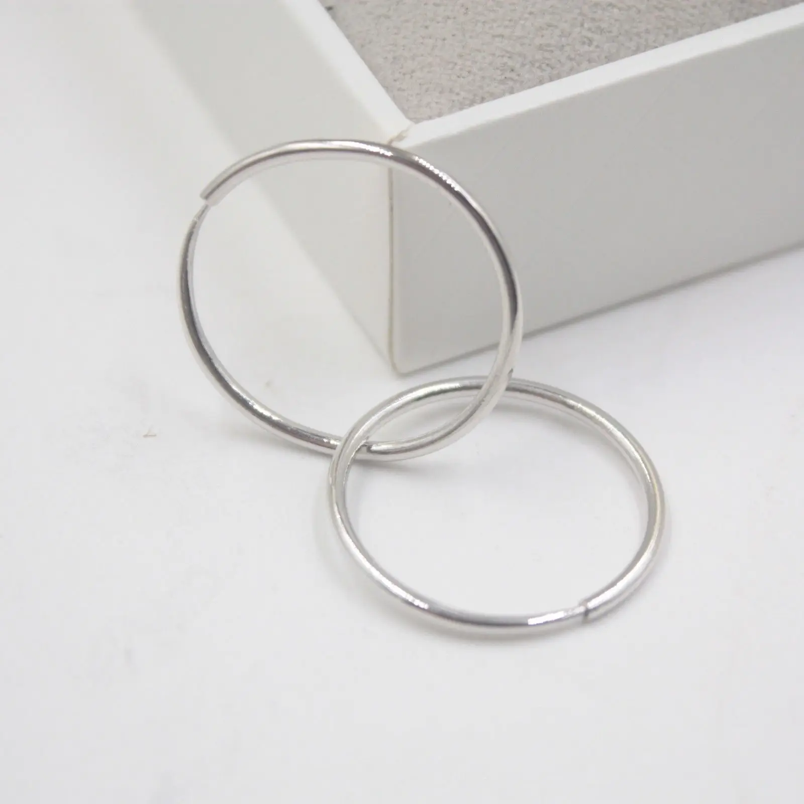 

PT950 Pure Platinum 950 Men Women Lucky Smooth Little Hoop Earrings/ 2.51g