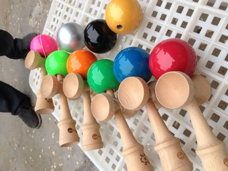 100 шт FedEx Настольный теннис как гладкая и сферическая ПУ краска kendama Открытый Взрослый образовательный кендама оптом