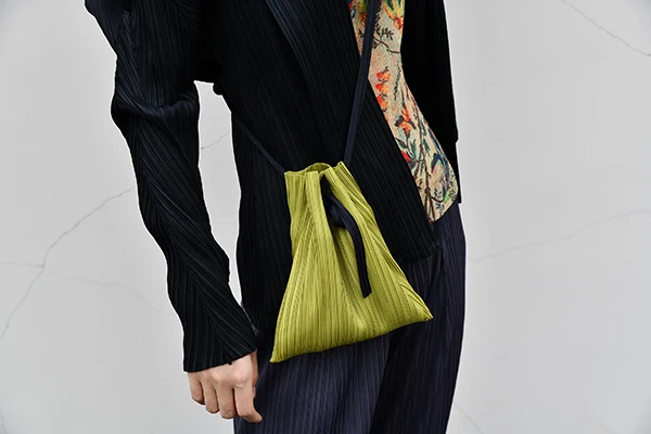 Original designer models one shoulder portable pleated bag MIYAKE pleated bags free shipping