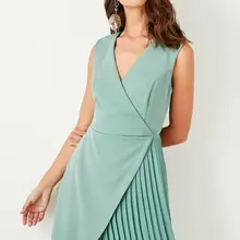 Trendyol Мятное асимметричное платье TWOSS19XB0097