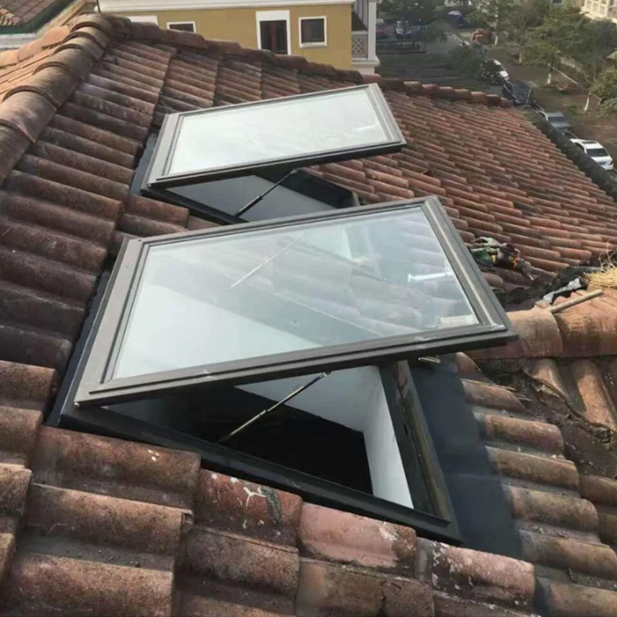 

80x50cm Aluminum Alloy Skylight Roof Window Anti-theft Ventilation Heat Insulation Polycarbonate Roof Window Home Garden Decor