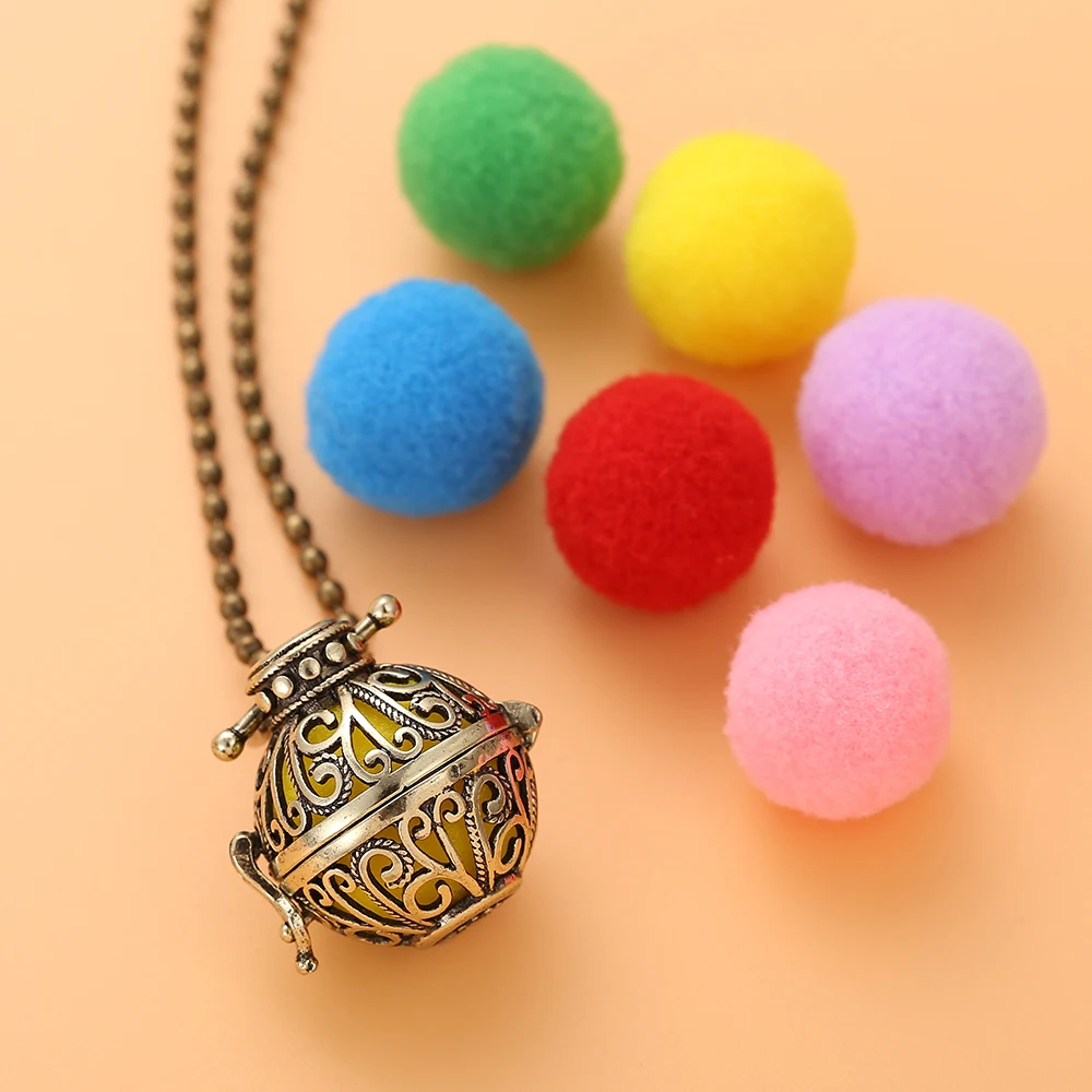 

Gold Lantern Aromatherapy Necklace Pendant Jewelry for Women Men Essential Oil Diffuser Pendant with Cotton Ball Lockets