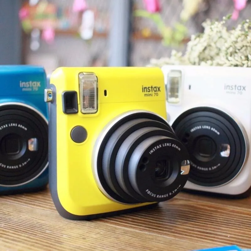 Мгновенная фотокамера Fujifilm Instax Mini 70 6 цветов красный черный синий желтый белый