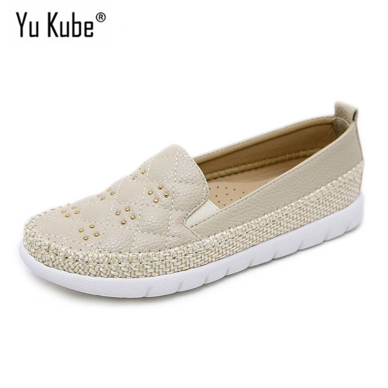 

Yu Kube High Quality Ballet Flats Shoes Woman Soft Bottom Rivet Loafers Shoes 2019 PU Leather Flat Shoes For Women Plus Size