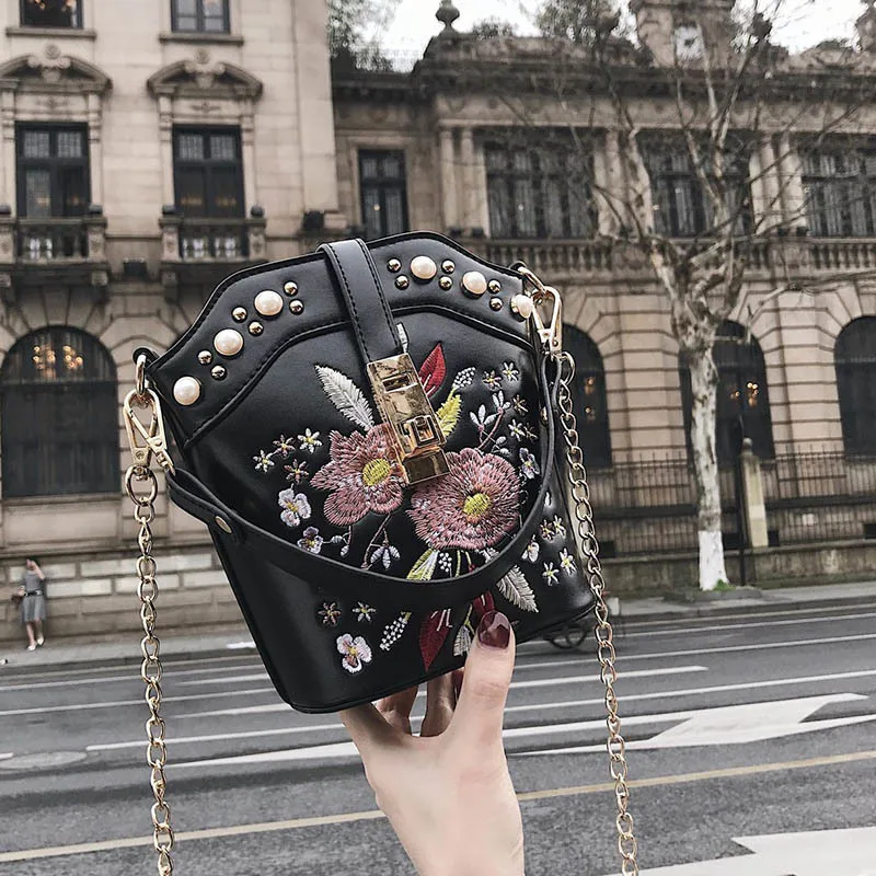 

Summer Crossbody Bags For Women 2019 Luxury Handbags Women Bags Designer Famous Brand Ladies Embroidery flower chian bucket Bag