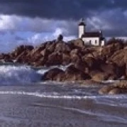 Lighthouse on the coast Pontusval Brignogan Finistere Brittany France Poster Print (18 x 6) | Дом и сад