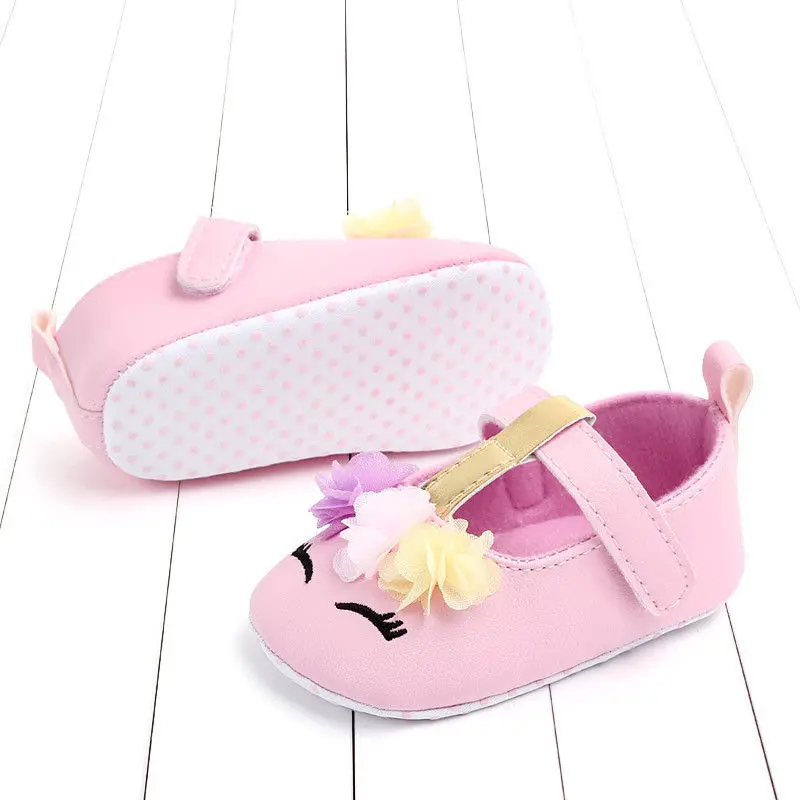 Обувь для маленьких девочек; кожаные туфли с милым цветком; 3 цвета; нескользящие сникерсы на мягкой подошве; обувь для малышей 0-18 месяцев; Прямая поставка
