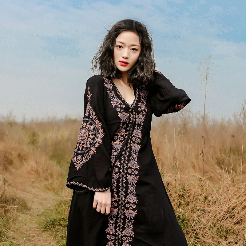 

long-sleeved v-neck embroidery dress