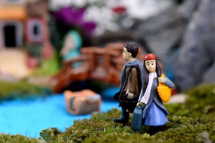 Miniature Couple Figurines 1Pair MiniSweety Lovers with trunk Fairy Garden Gnome Moss Terrarium DIY Ornament Garden Decor miniature duck figurines ornament crafts miniature ornament miniature couple ornament miniature figurines