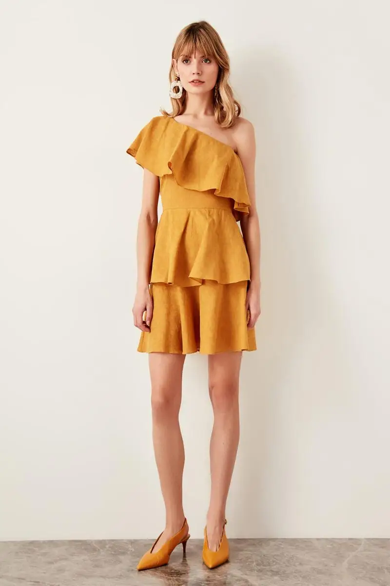 Горчичное платье на одно плечо Trendyol TWOSS19LJ0159|Платья| |