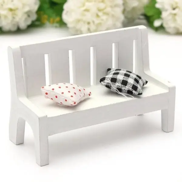 

1:12 Mini Wooden Bench Sofa with Pillow For Dolls House Miniature Garden Furniture Accessory Free Shipping