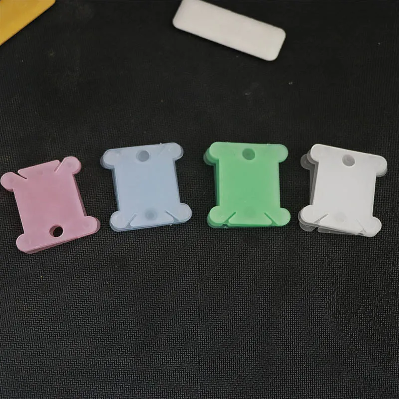 

20Pcs Portable Spool Embroidery Craft Floss Storage Coiling Plastic Thread Bobbin Holder Stitch Sewing Tool Winding Plate Board
