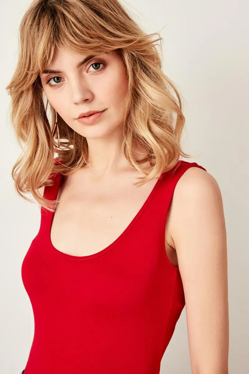 Trendyol с красным низом защелки для тела TWOSS19VG0107 |