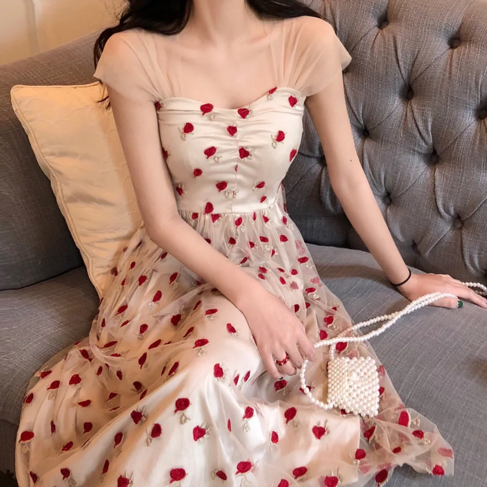 

High Quality 2019 Luxury Strawberry Embroidery Summer Women Floral Short Sleeve Mesh Dress Vintage High Waist Backless Dress
