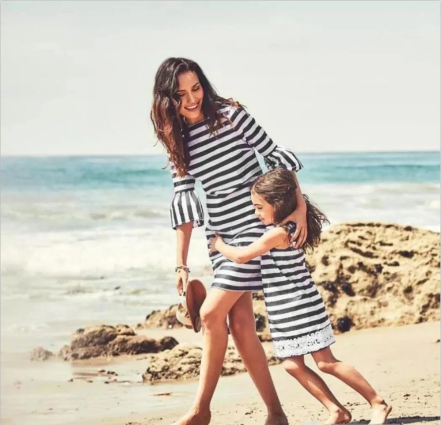

Family Matching Outfits Mother Daughter Dresses Summer Mommy and Me Clothes Beach Stripe Lace Family Look Swimsuit for 1-12Y