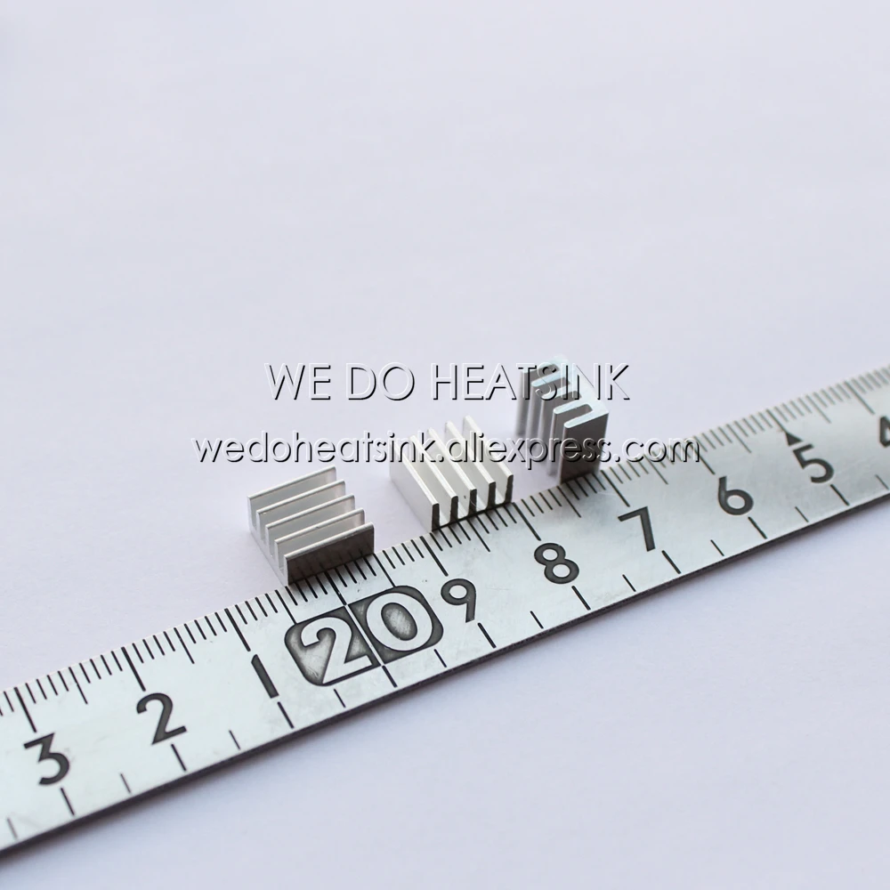 شحن مجاني 100 قطعة/الوحدة 8.8*8.8*5mm رام غرفة تبريد الألومنيوم شرائح الألومنيوم الحرارة بالوعة مراوح التبريد للبيع