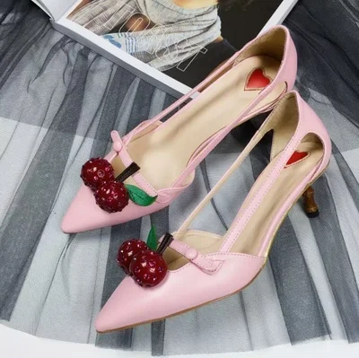 

2018 Hot Summer Shoes Woman Pumps Leather Med Thin Heels Pionted Toes Cherry Fretwork Pumps Fashion Party Office Shoes Woman