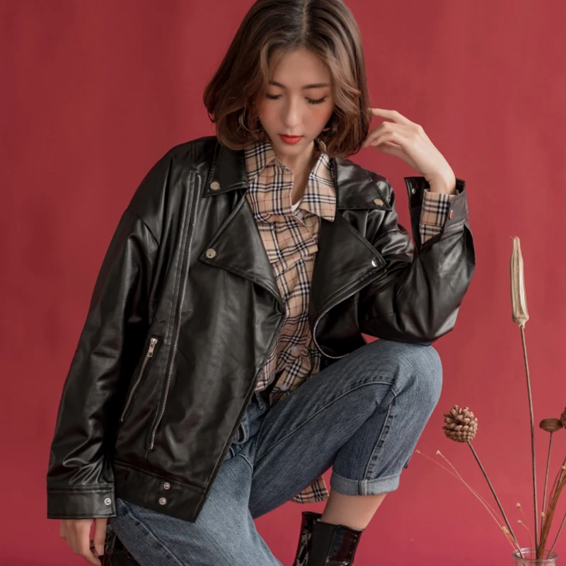 

2019 New Black PU Locomotive Clothing Loose Women Basic Coat Fashion Streetwear Vintage Female Jacket Leather Outerwear HJ193