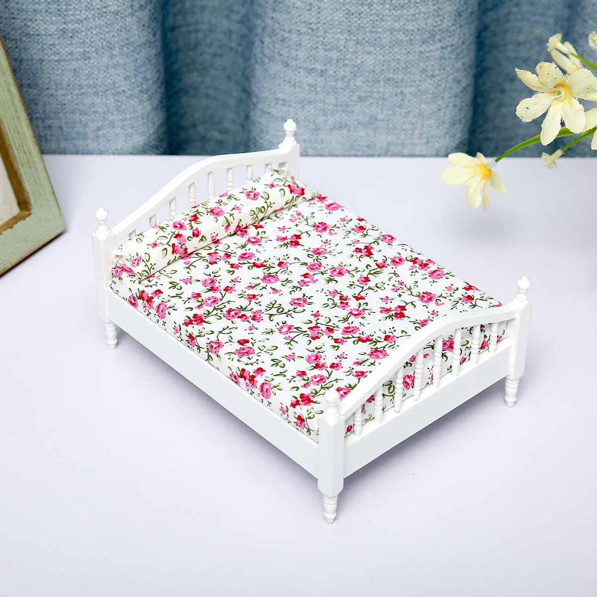 

1:12 handicraft Mini Bed With Pillow for Girls Dolls Dollhouse Bedroom Furniture Pink Color Toy For children Doll Pretend Play