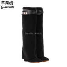 Qianruiti/ г.; модная обувь на танкетке; сезон осень-зима; кожаная пряжка бурдюка с острым носком и ремешком в виде акулы; женские сапоги до колена с застежкой