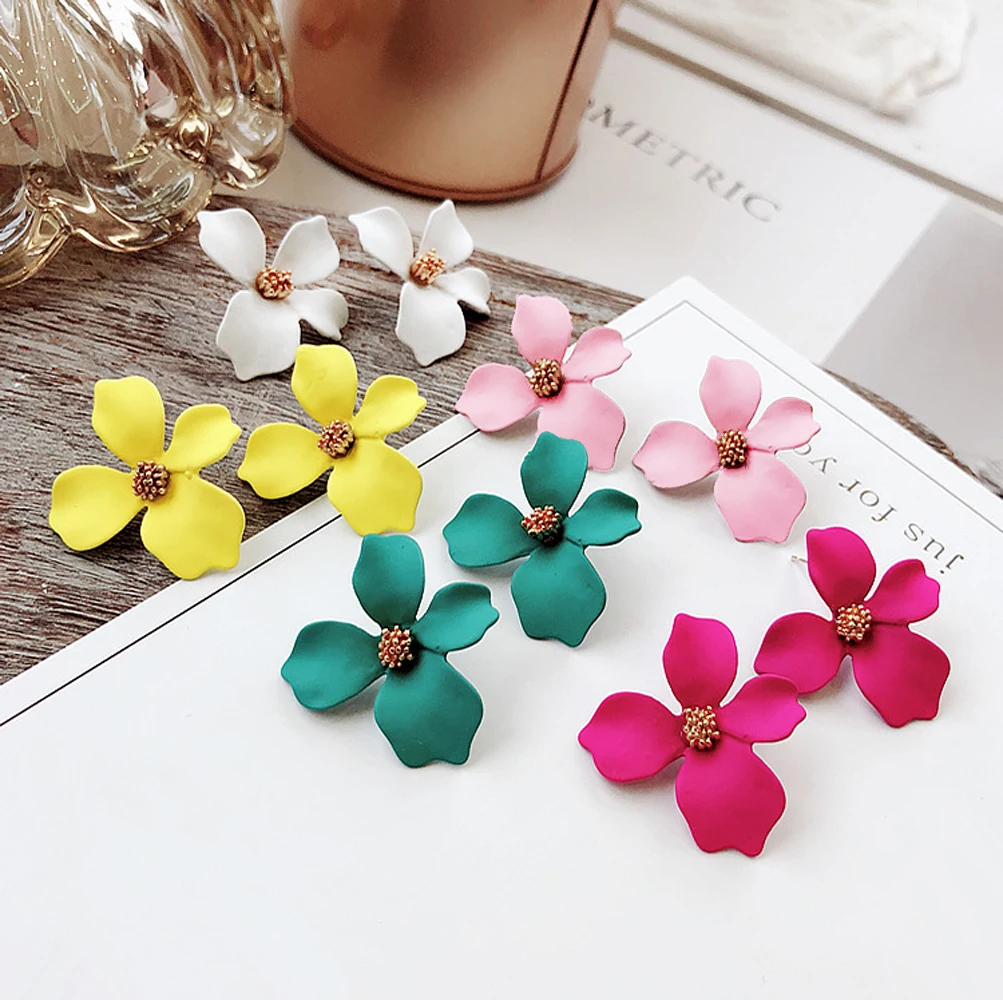 

2019 New Arrival Plant Resin Women Hyperbole Stud Earrings Small Fresh Earrings with Color Flowers Fashion Women Jewelry