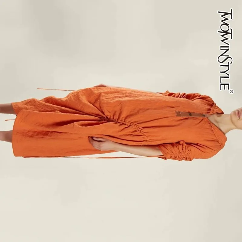 Платье с капюшоном TWOTWINSTYLE весеннее повседневное высокой талией и длинным