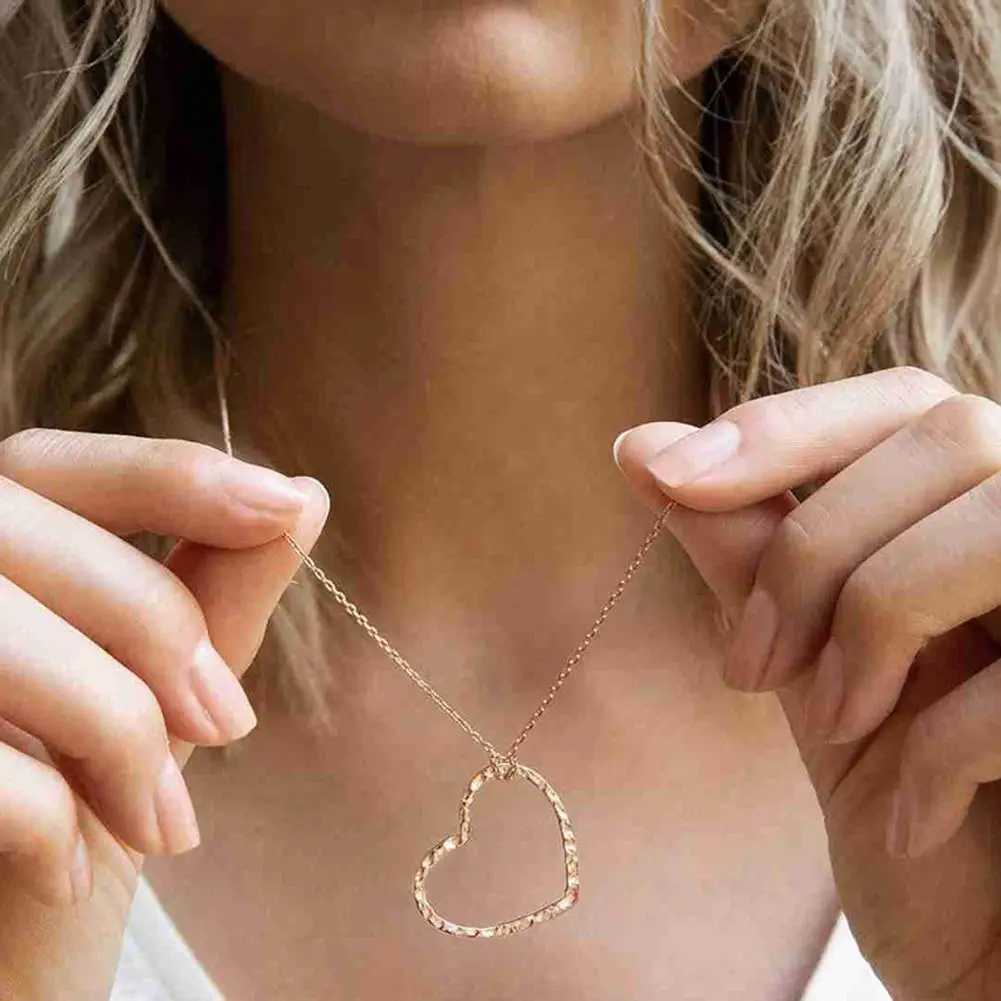 

Fashion Women Necklace Hollow Love Heart Pendant Chain Jewelry Party Charm Gift