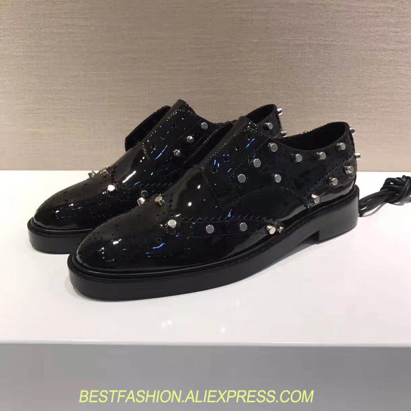 

Luxury casual shoes brand Handmade breathable comfortable Leather Shoes Woman Sliver Spikes Low Top shoes Women Round Toe Shoe