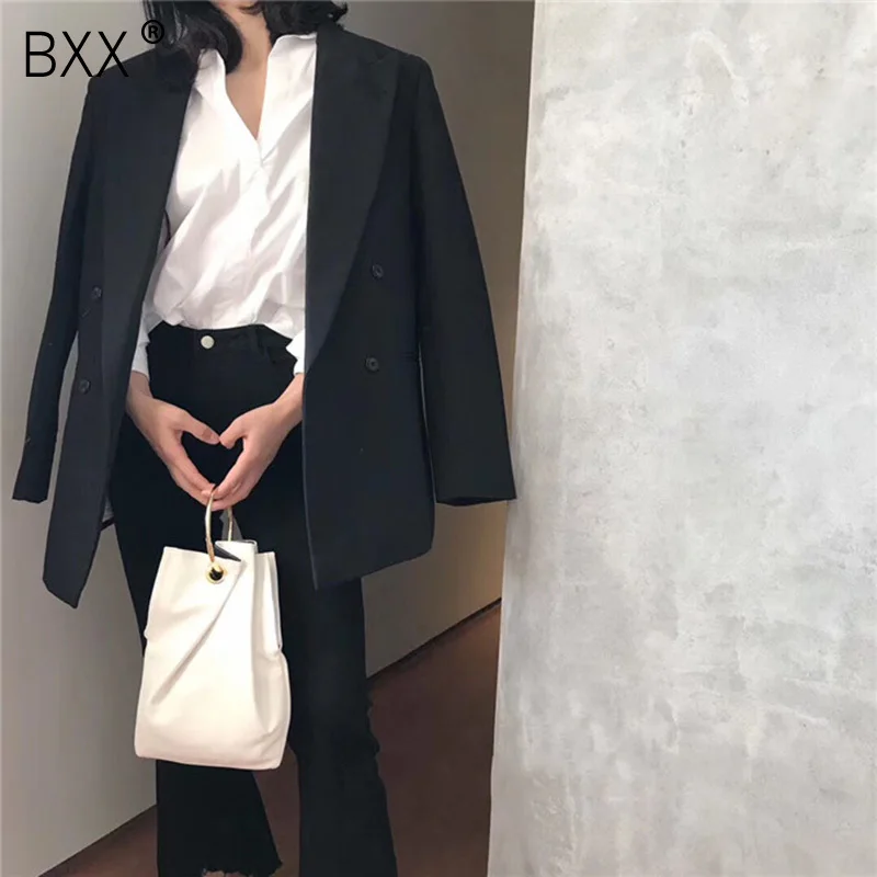 

[BXX] 2020 New Pattern Woman Summer Khaki White Color Metal Round Hoop Pleated PU Leather Irregular Handbag All Match LM896