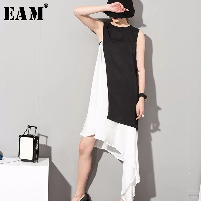 

[EAM] 2019 Spring Summer Stylish New Black White Hit Color O-neck Sleeveless Asymmetrical Spliced 2 Piece Sit Dress 45491