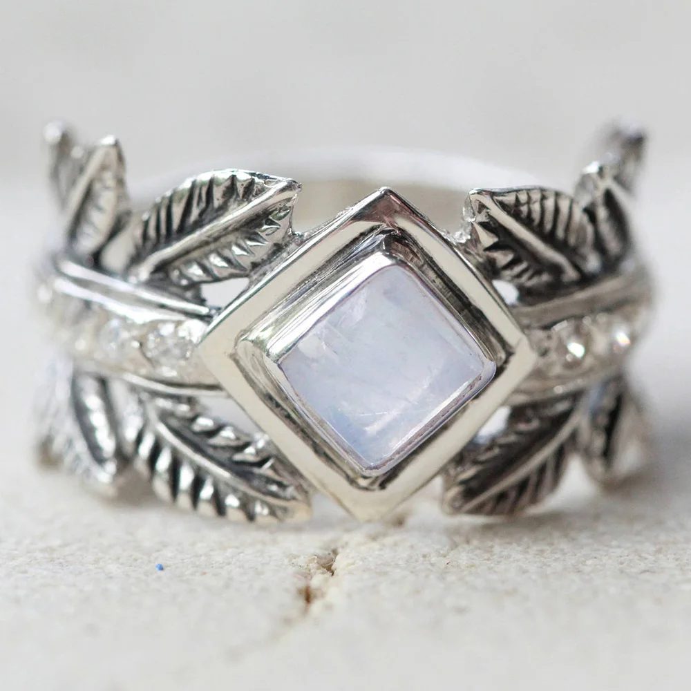 

Women Ring Jewelry Fashion Moonstone Rings Retro Vintage Bohemian Wedding Band Design Engagement Personality Gift New 2019 D30