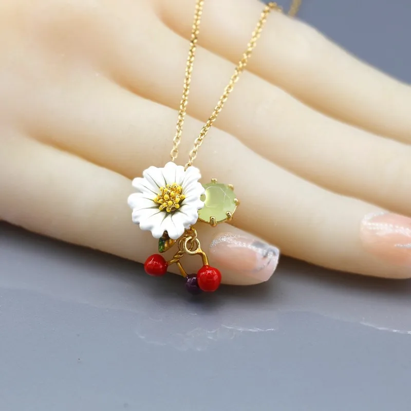 

Daisy Necklace Enamel Glaze Fresh White Flowers Cherry Green Leaf Jewel Clavicle Chain