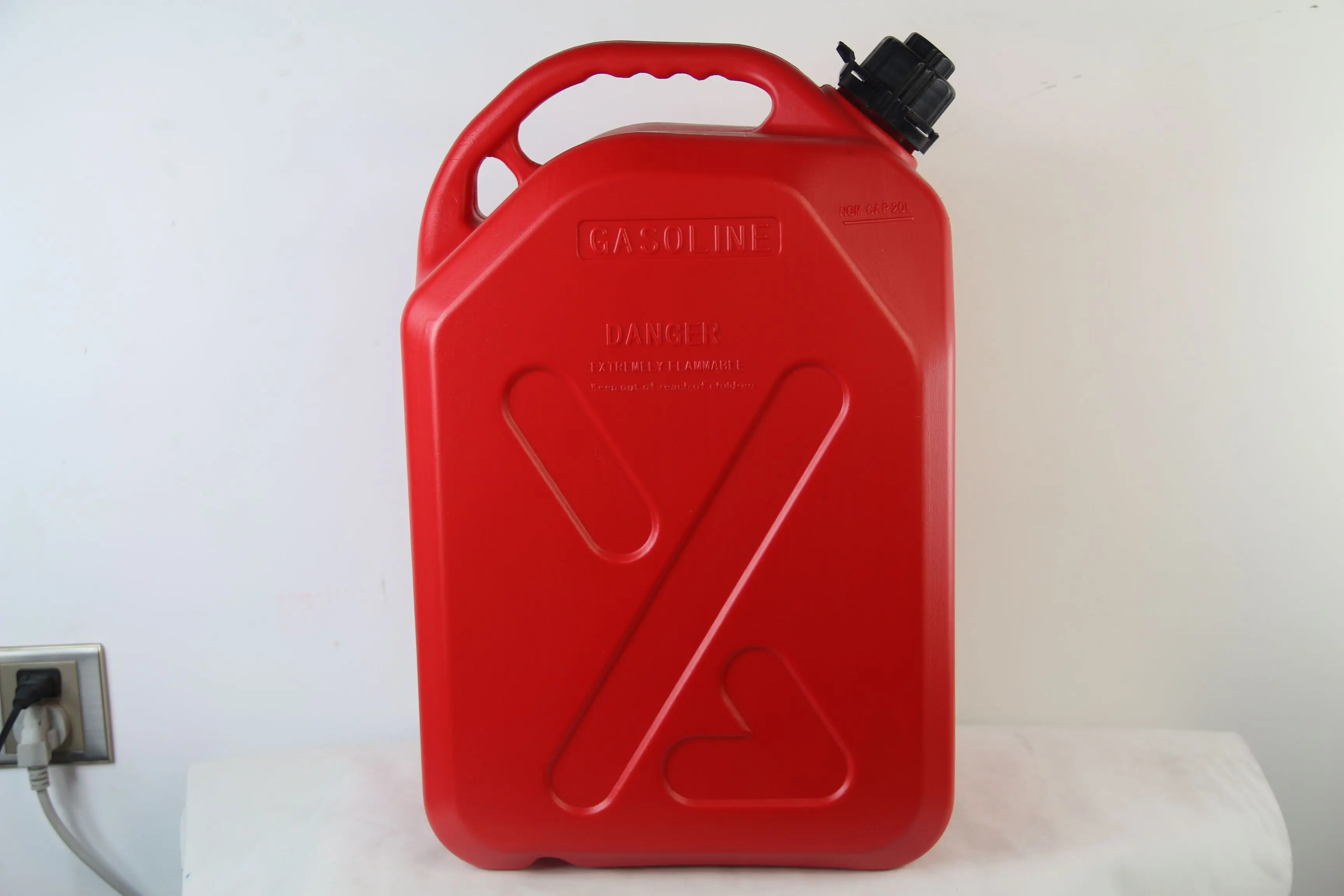 

5-1/4 Gallon Gas Can 20L Gasoline Container Diesel Fuel Fluid Transfer Tank for Cars Boat ATVs SUVs Lawn Tractors Generators