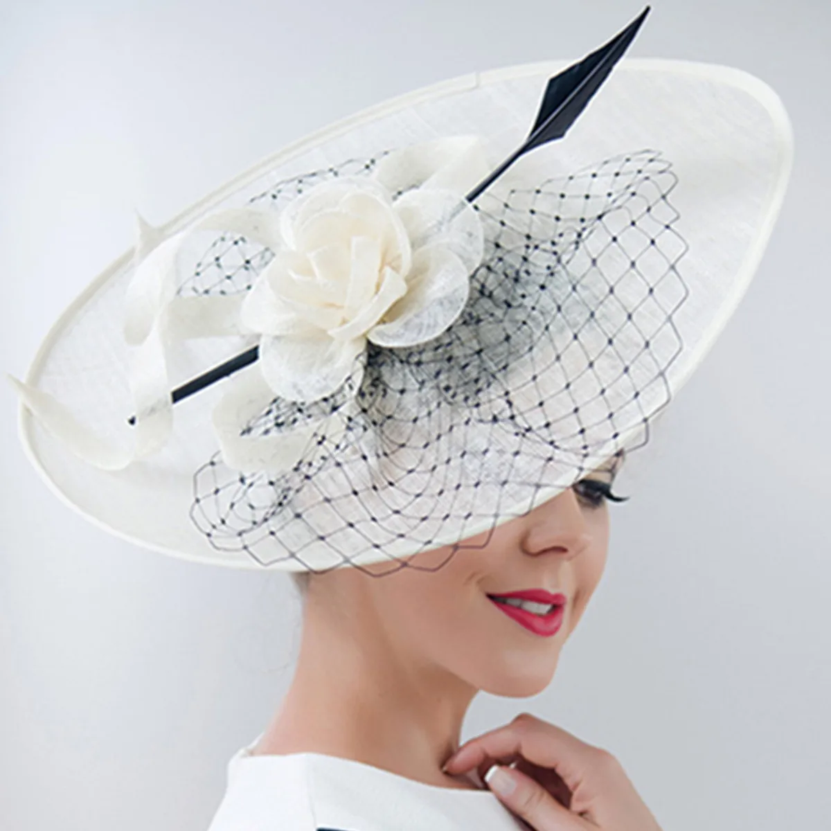 

Women Elegant Feather Fascinator Large Sinamay Flower Headband Mesh Party Headdress Top Hat Wedding Hair Accessories Photo Props