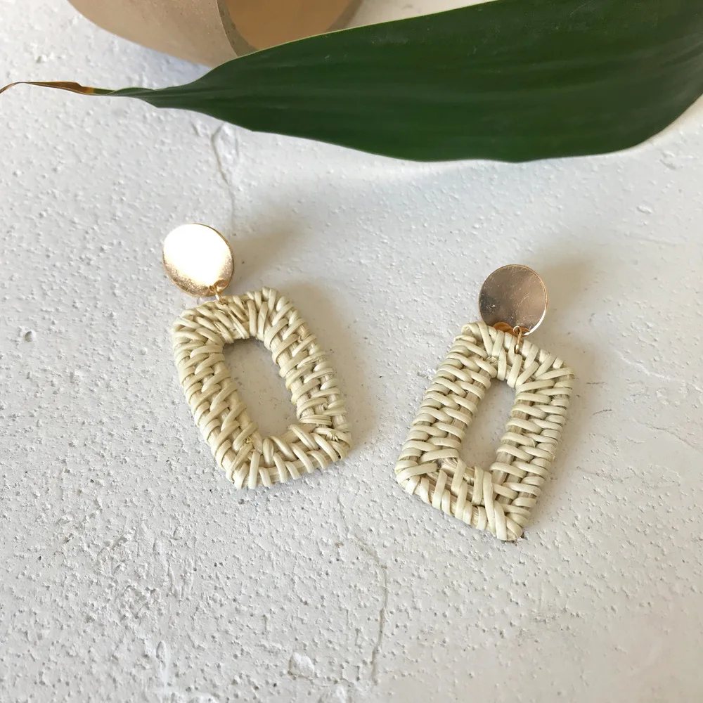 

Summer Bohemian Straw Woven Dangle Earrings For Women Geometric Round Metallic Sequin Exaggerate Square Pendant Beach Jewelry