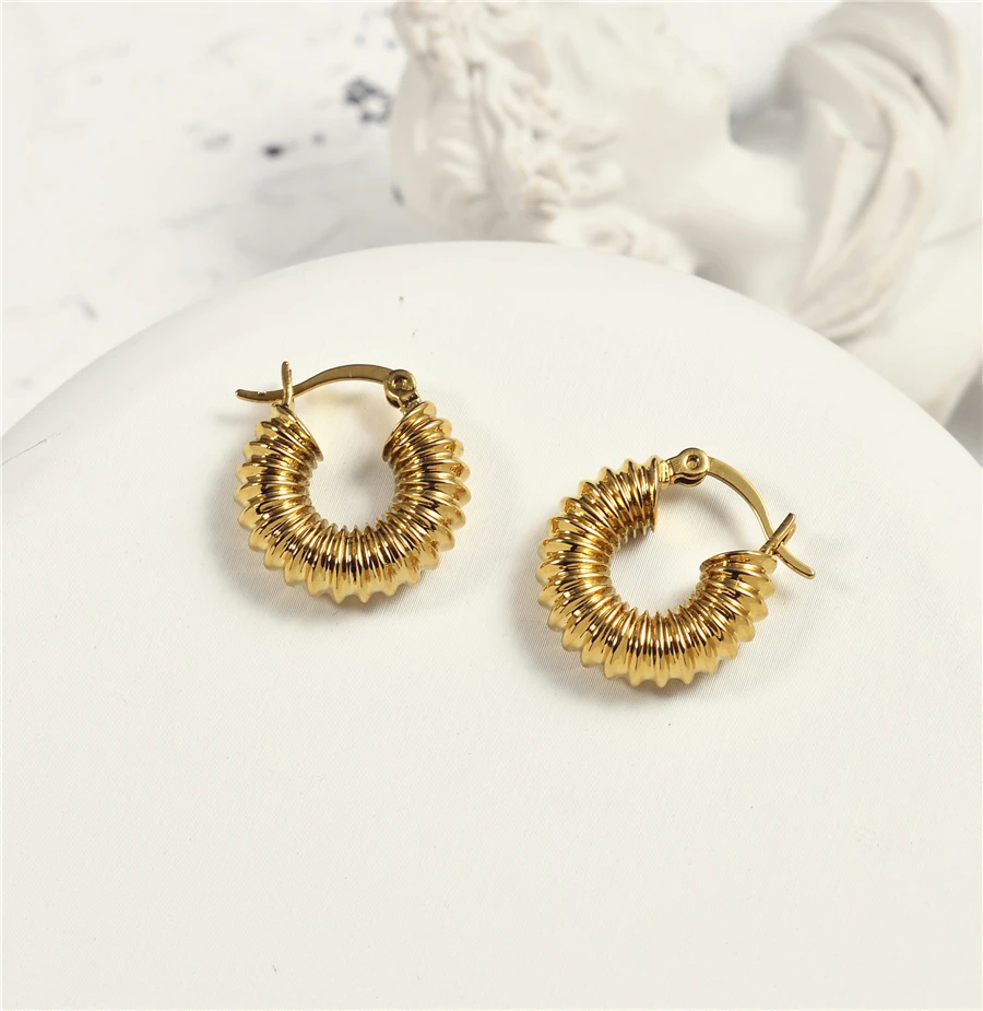 

Cold wind gold thread earrings female simple supermodel magazine circle gold earrings