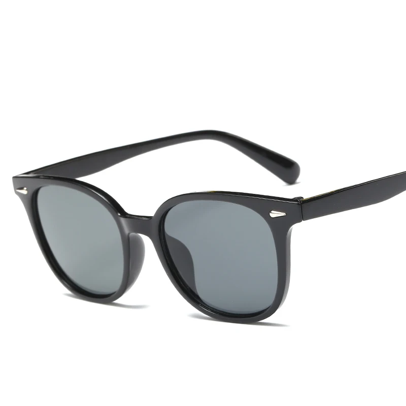 

Vintage Sunglasses Women Brand Designer 2018 Luxury Retro Square Sun Glasses For Men Fashion Clear Lens Glasses Rivet