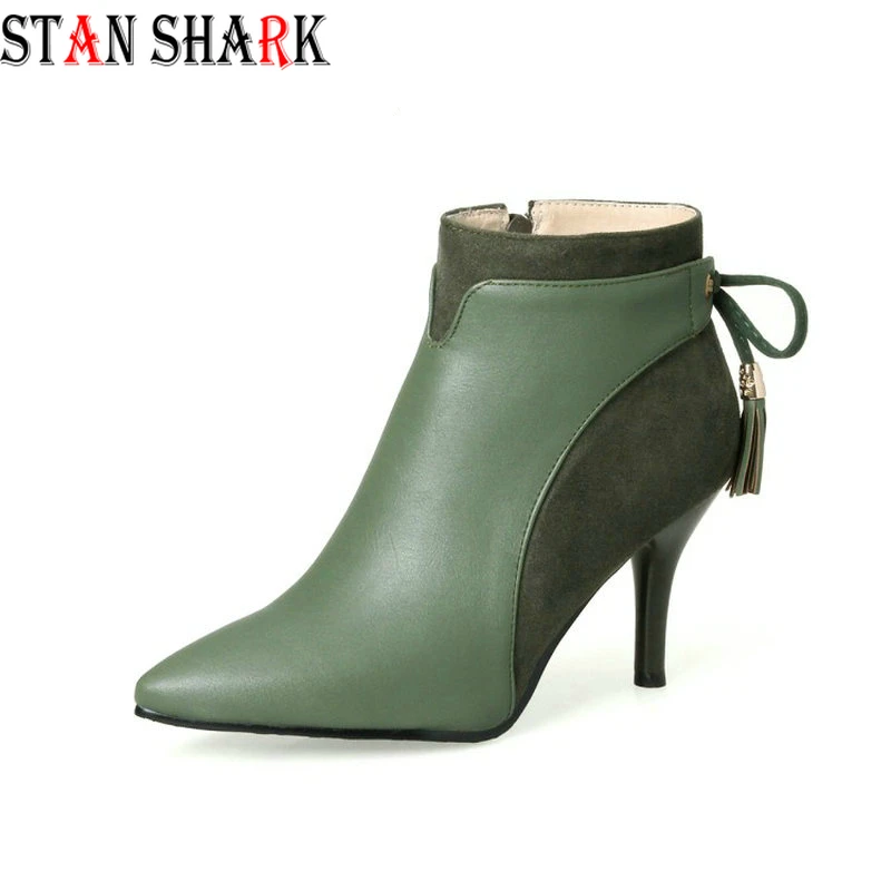 Осенне-зимняя обувь на тонком высоком каблуке; элегантные женские туфли-лодочки; зеленые ботильоны из искусственной кожи; женские ботинки с бантом