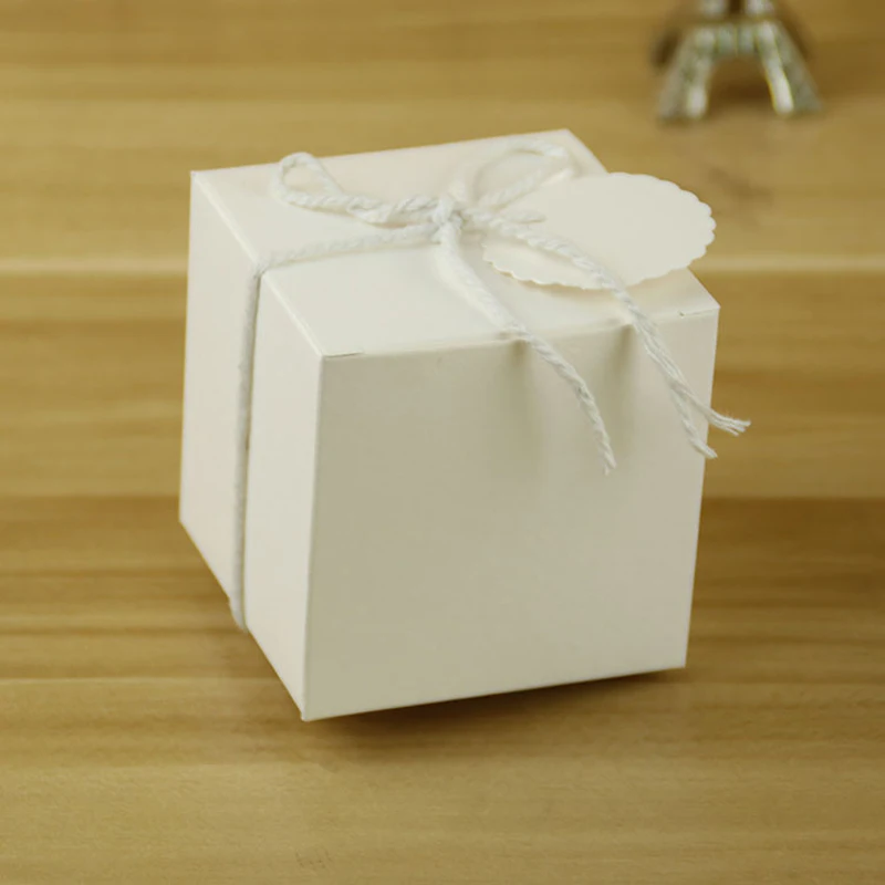 

50PCS Kraft Paper Square Candy Boxes Wedding Party Gift Favor String Tags Box Candy Box Kraft Paper Hanging Wedding Souvenirs
