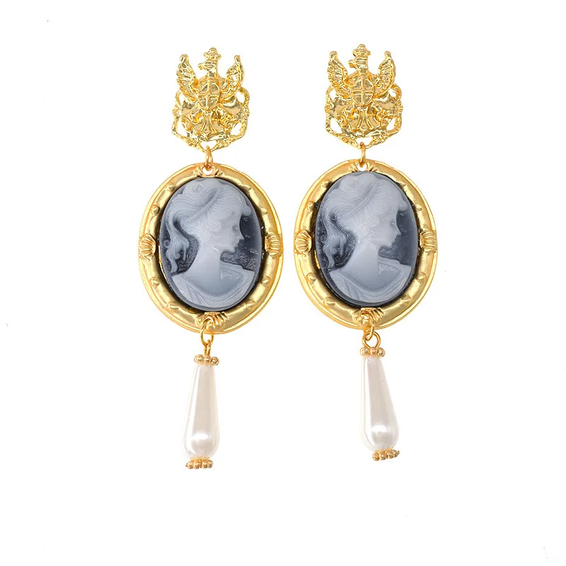 

Europe And America Exaggerated Retro Earrings Female Court Wind Baroque Beauty Head Chandelier Round Drop Pearl Long Earrings