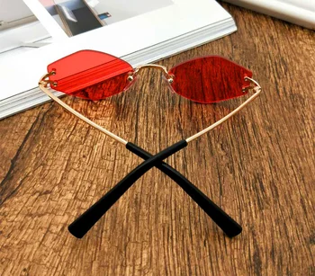 

Fashion Small Sunglasses Women Cat Eye Sun Glasses Men 2018 Feshion Metal Frame Red Sunglasses Prismatic Vintage Shape