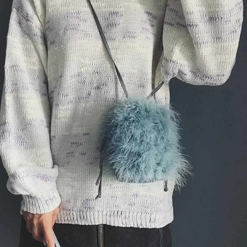 

2019 New Women Fur Bag Ostrich Feather Acrylic Lady Purse Handbags Luxury Design Clip Phone Bags Casual Chic Messenger Bag OC365