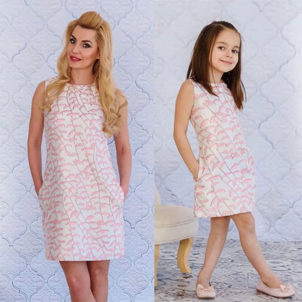 

New Fashion Mother and Daughter Family Matching Dress Girls Floral Print Sleeveless Dress Outfits Lovely Party Pageant Clothes