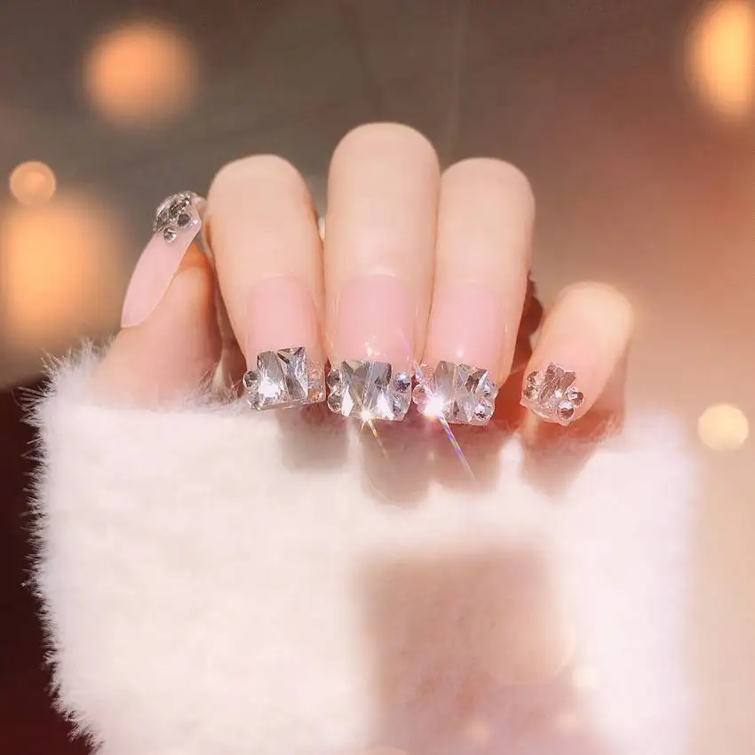 

24pcs Sparkling Drill Artificial Nails with Designs Crystal Rhinestone Press on Nails Full Cover False Nails