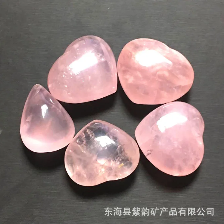 Розовый прозрачный камень. Прозрачный розовыйкамент. Розовый полупрозрачный камень. Камень розовый прозрачный камень.