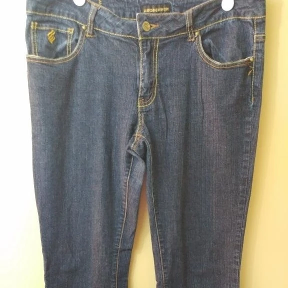 Roca Wear RW womens jeans size 13 Dark wash embroidered back pockets |