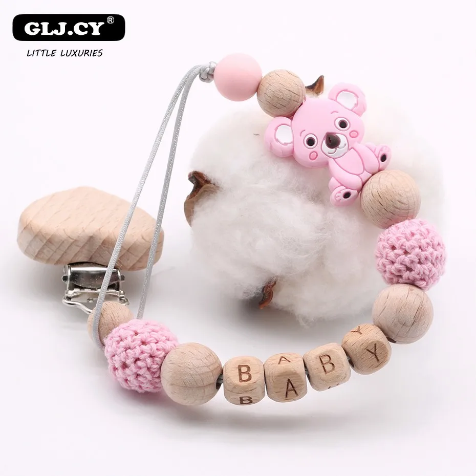 New Diy Wooden Personalized Name Baby Pacifier Clips Clip Cute Mini Cartoon Koala Silicone Bpa Free Chain Holder huismerk kopen in de aanbieding New Diy Wooden Personalized Name Baby Pacifier Clips Clip Cute Mini Cartoon Koala Silicone Bpa Free Chain Holder huismerk kopen in de aanbieding