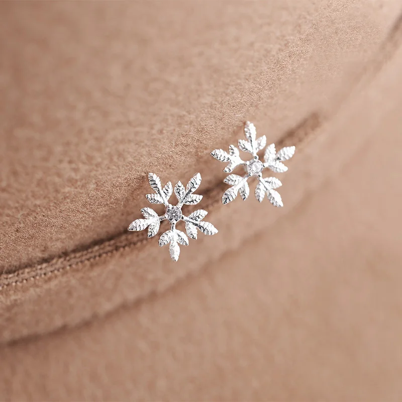 

925 Solid Sterling Silver Fashion JewelryCubic Zirconia Snowflake Stud Earrings 9mm A1299