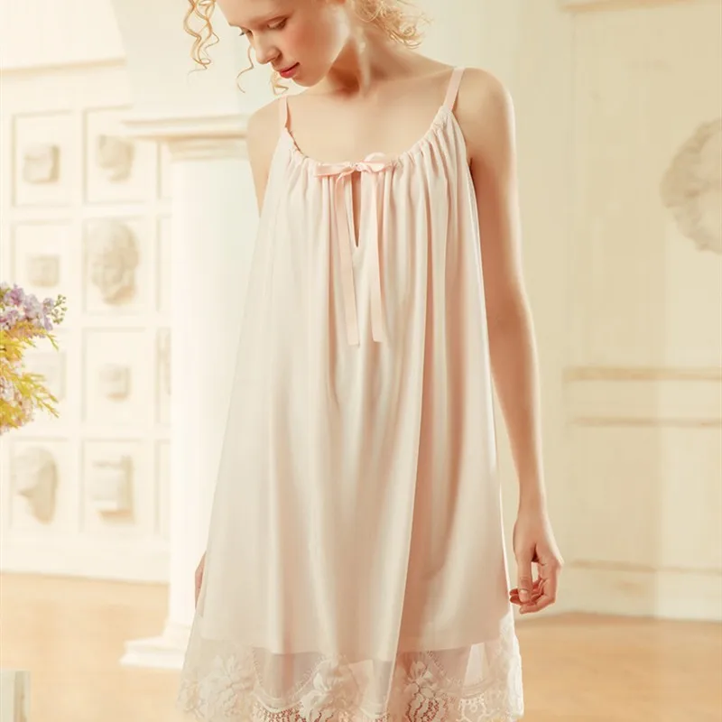 

Dust Hee Camisole Night Skirt Woman Easy Short Sleeve Lace No Generation Seoul Pajamas Sexy Reveal Back Ice Silk Court White