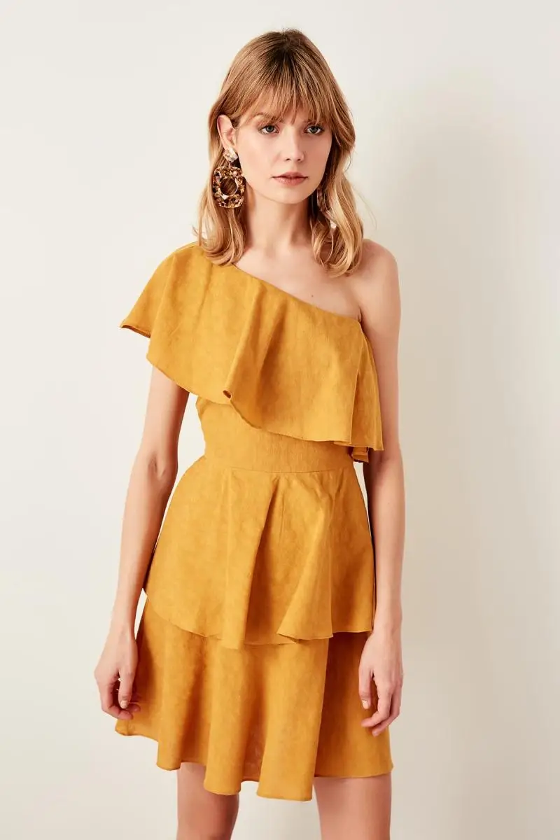 Горчичное платье на одно плечо Trendyol TWOSS19LJ0159|Платья| |